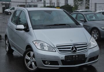 Mercedes-Benz A 180 145.143 km 3.800 &euro; Düsseldorf 40468
