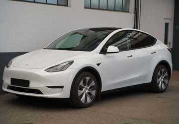 Tesla Model Y 93.303 km 32.550 &euro; Mönchengladbach 41236