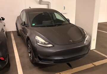 Tesla Model 3 84.000 km 24.900 &euro; Düsseldorf 40217