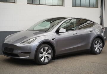 Tesla Model Y 26.153 km 40.450 &euro; Mönchengladbach 41236